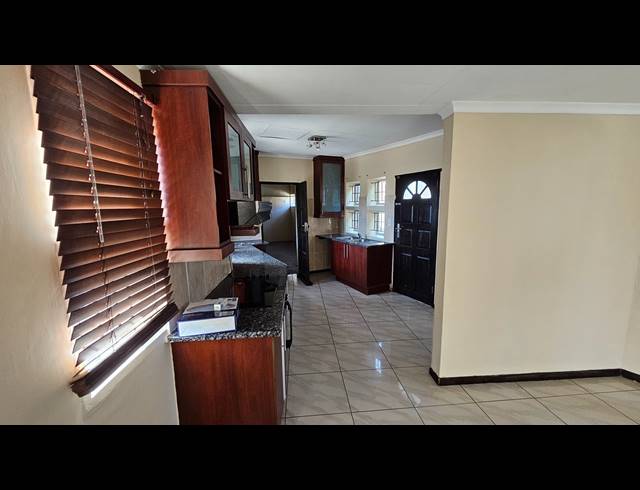 3 BEDROOM HOUSE FOR SALE IN SERALA VIEW